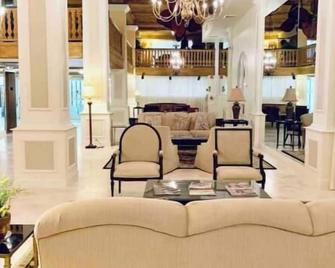 Cozy Studio in the Heart of the Palm Beach Island - Palm Beach - Living room
