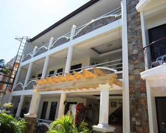 Seaview Apartelle - Bantayan - Gebäude