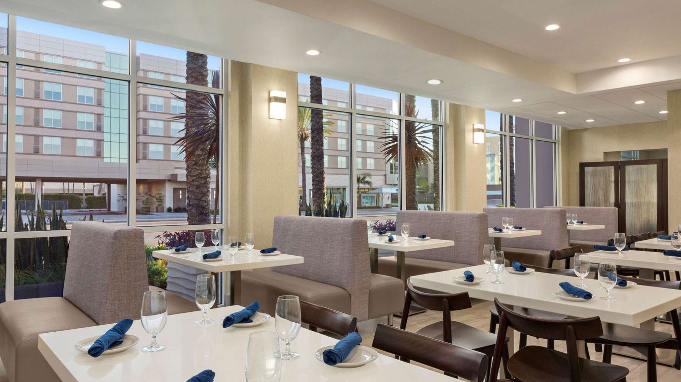 Wyndham Anaheim Hotel