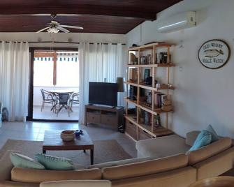 Quiet And Authentic Bodrum House By The Sea! - Güvercinlik - Sala de estar