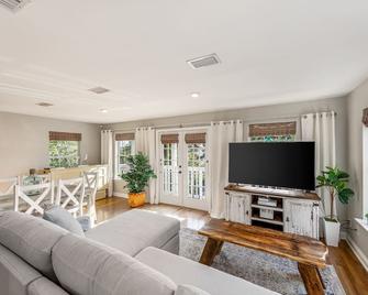 Gorgeous Bay-View Home 10 Minutes From 2020's Top U.S Beach - Grayton Beach - Freeport - Sala de estar