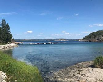 New holiday home, idyllically located by the sea - Rørvik - Beach