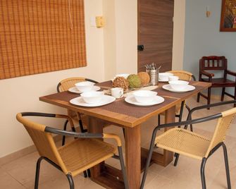 Comfortable and quiet apt north, in front of Alamedas del Sinu, suitable for family. - Montería - Comedor