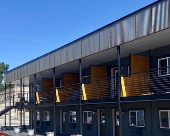 The Darmont Hotel and Suites - Suite #5 - Darby - Building