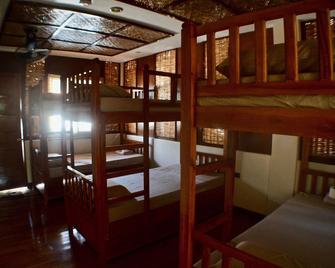 6-Bed Mixed Dormitory Room C - Alegria - Schlafzimmer