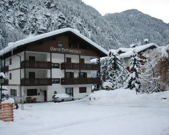 Garnì Defrancesco - Campitello di Fassa - Rakennus