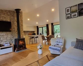 Camellia Grove Retreat - Mount Macedon - Wohnzimmer