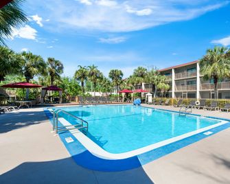Red Roof Inn Plus+ & Suites Naples Downtown-5th Ave S - Neapol - Basen