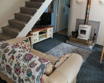 Romantic Cottage, Perranporth, Sleeps 2, Dog friendly, Walking distance to Beach - Perranporth - Living room