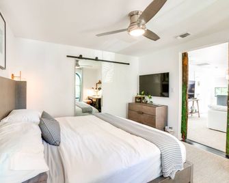 Chic Getaway in Desirable South Tampa District! - Tampa - Bedroom