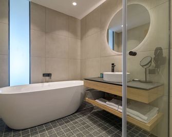 Ensana Aquahouse Health Spa Hotel - Saints Constantine and Helena - Bad