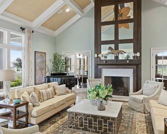 3 Bedroom, 2.5 bath condo with garage on the 6th green! - Millsboro - Sala de estar