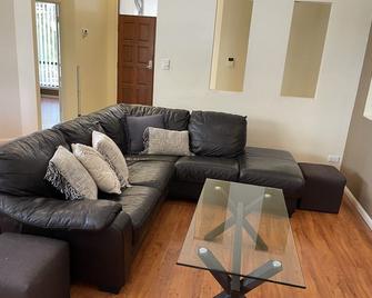 Kooroora House -Spa Bath-Pool- Billard Table - Robina - Living room