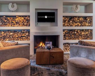 Seaside Getaway with Outdoor Pool, Restaurant, Tennis & Kids’ Play Area - Westkapelle - Lounge