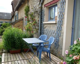 Quiet countryside and close to PARIS and Fontainebleau - Vayres-sur-Essonnes - Patio