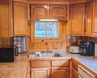 Idlewilde by the River - Estes Park - Kitchen