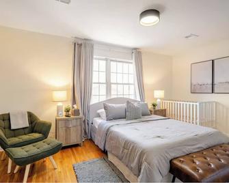 3BR Stay for Crews & Families - Elizabeth - Bedroom