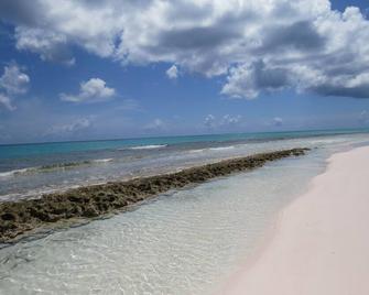 Orchid Cottage by Eleuthera Vacation Rentals - Governor’s Harbour - Strand