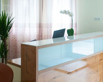 Hotel Isha - Frankfurt am Main - Front desk