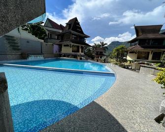 Sapadia Hotel Parapat - Parapat - Piscina