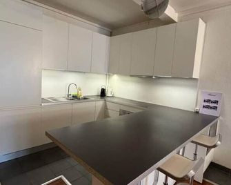 Cozy apartment in Geneva - Genf - Küche