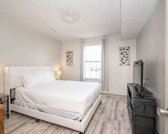 Arkstone Retreat Suites - 3 in 1 - Williamstown