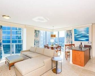 Hotel International Beach Tump Resort Ocean View 1100 sf 1 Bed 1Bth Privately Owned Sunny Isles - Sunny Isles Beach - Living room