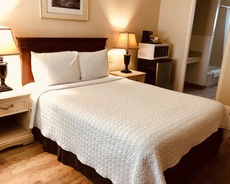 One Double Bed Cottage - Carmel-by-the-Sea