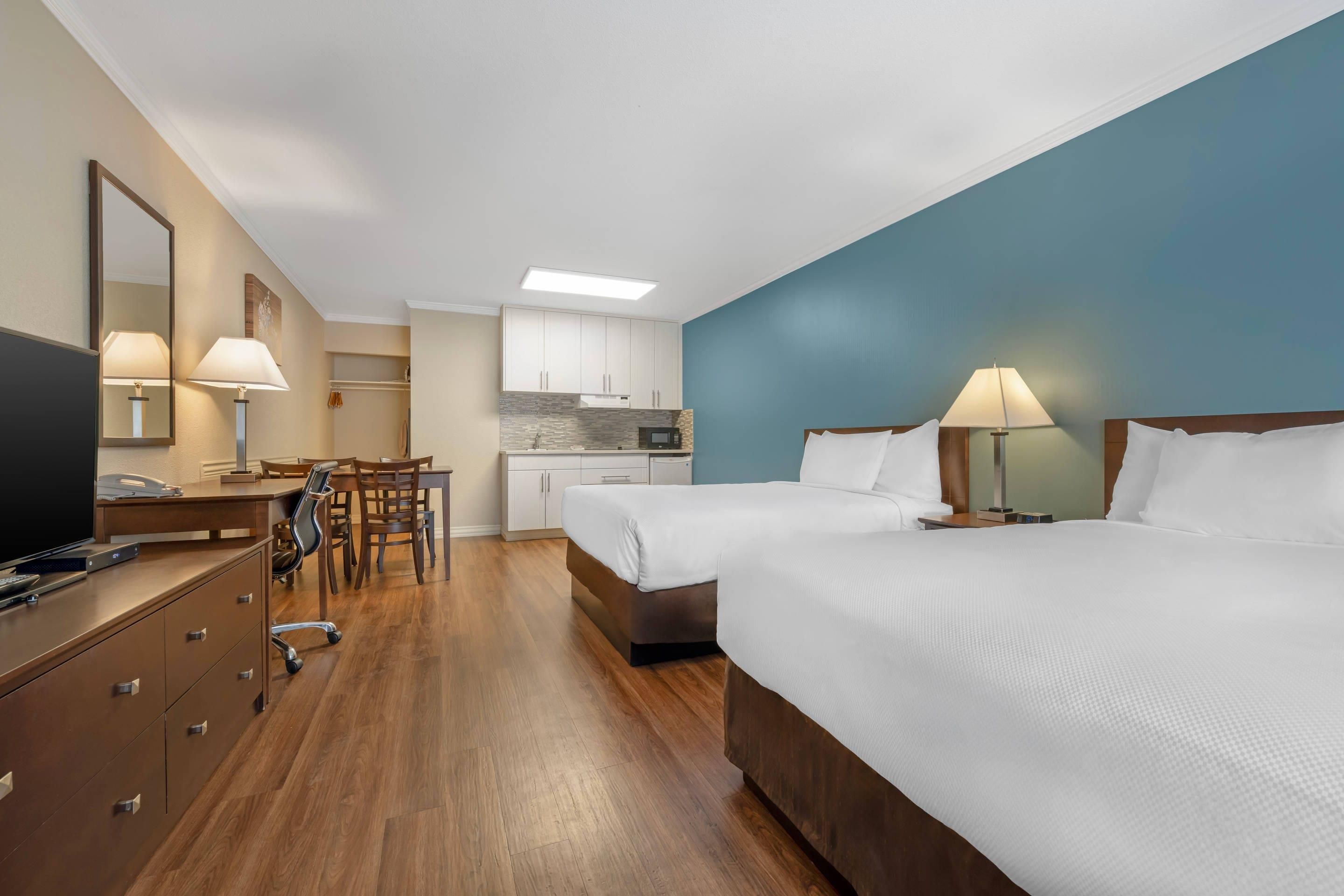 Econo Lodge Inn & Suites - Kelowna - Habitación
