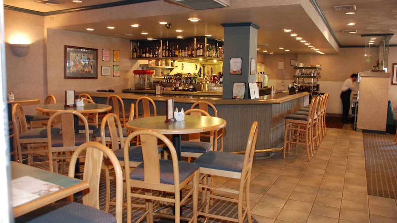 Oakland Airport Executive Hotel