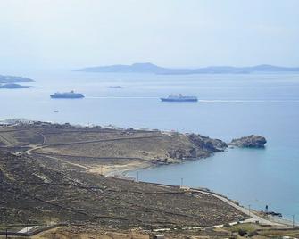 traaaaaaaaa la laaaaaaaaa - Faros Armenistis - Outdoors view