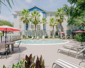 Holiday Inn Express & Suites Charleston-Ashley Phosphate By IHG - North Charleston - Pool