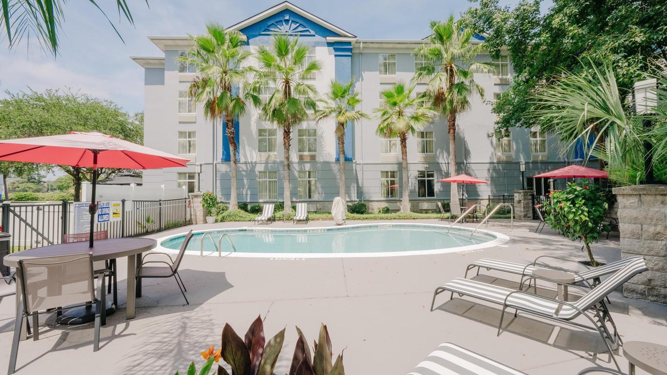 Holiday Inn Express & Suites Charleston-Ashley Phosphate By IHG