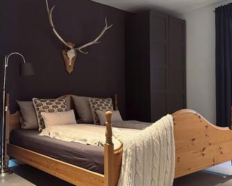 Charming vacation apartment on Lake Tegernsee in direct proximity to the lake - Gmund am Tegernsee - Sala de estar