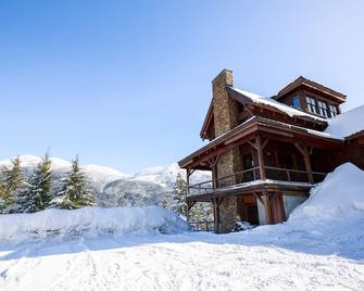 Lake And Mountain Views - Easton - Building