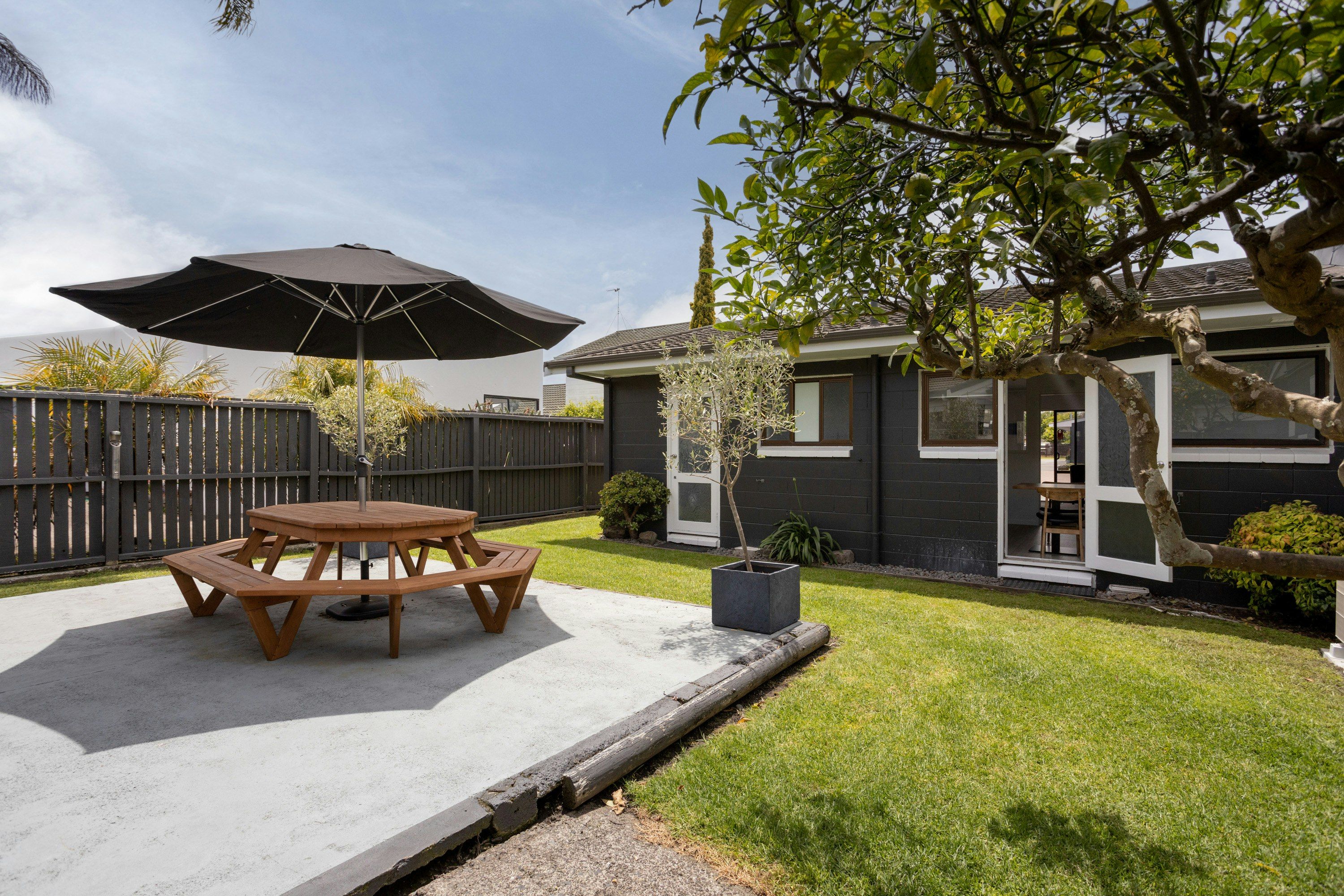 Cobblestone Court Motel - Wenzel Motels