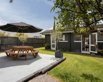 Cobblestone Court Motel - Wenzel Motels - טאורנגה - פטיו