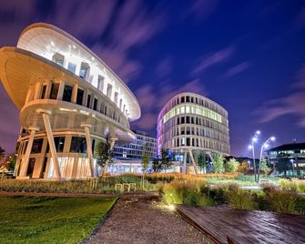 Sound Garden Hotel Airport - ורשה - בניין