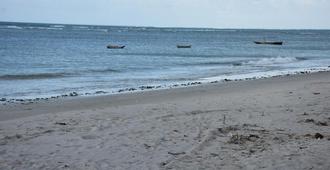 Beach House - Dar Es Salaam - Platja