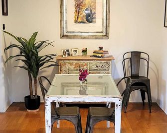 Charming house with WiFi in West Long Beach - Long Beach - Dining room