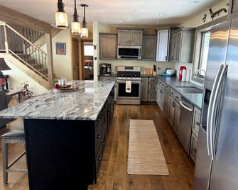 Stunning Hollowtop House with Panoramic Lake and Mountain Views near Ennis, Montana - McAllister - Kitchen
