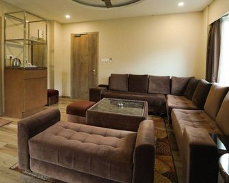 Club Nirvana Boutique Resort ( Pure-Veg) - Ramanagaram - Living room