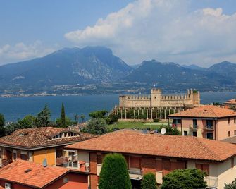 Hotel Pace - Torri Del Benaco - Outdoors view