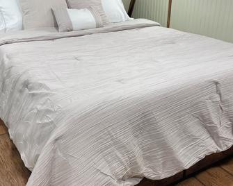 Charming barn with 1 bedroom and AC, WiFi in beautiful Brookhaven - Brookhaven - Slaapkamer