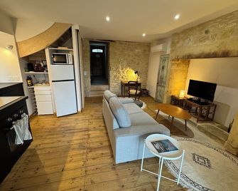 L'Épicerie de Bezenac - Castels-et-Bézenac - Sala de estar