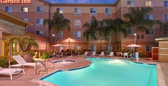Hilton Garden Inn San Bernardino - San Bernardino - Pool