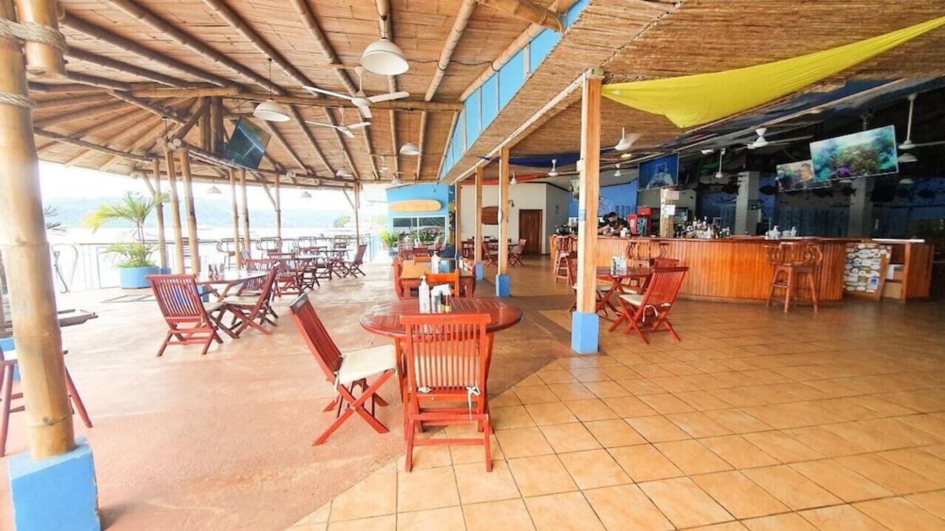 Fish Hook Marina Hotel