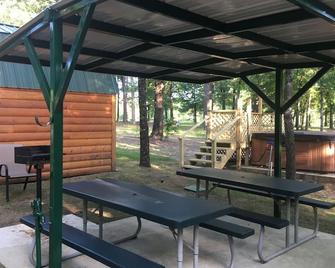 These Little Cabins Are So Secluded You May Go Far A Hike And Never See A Soul ! - Hugo - Patio