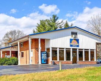 Hotel O Relax Inn Lewisburg near I-64 - Lewisburg - Gebäude