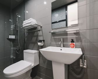 Sinchon Local Friends Hotel - Seoul